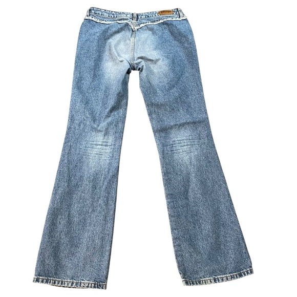 Bongo. Frayed Side Seam Low Rise Flare Jeans. Size 7 - Picture 2 of 8
